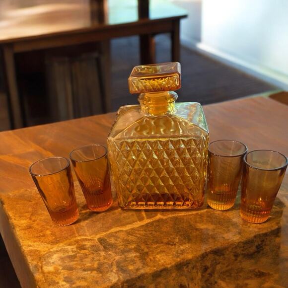 1965 Amber Whisky Decanter & 4 Shot Glasses MCM Indiana - Picture 1 of 9